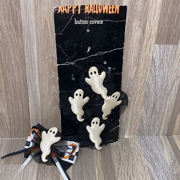 Sweaters - Halloween ghost button cover ups vintage sweater Halloween black and white